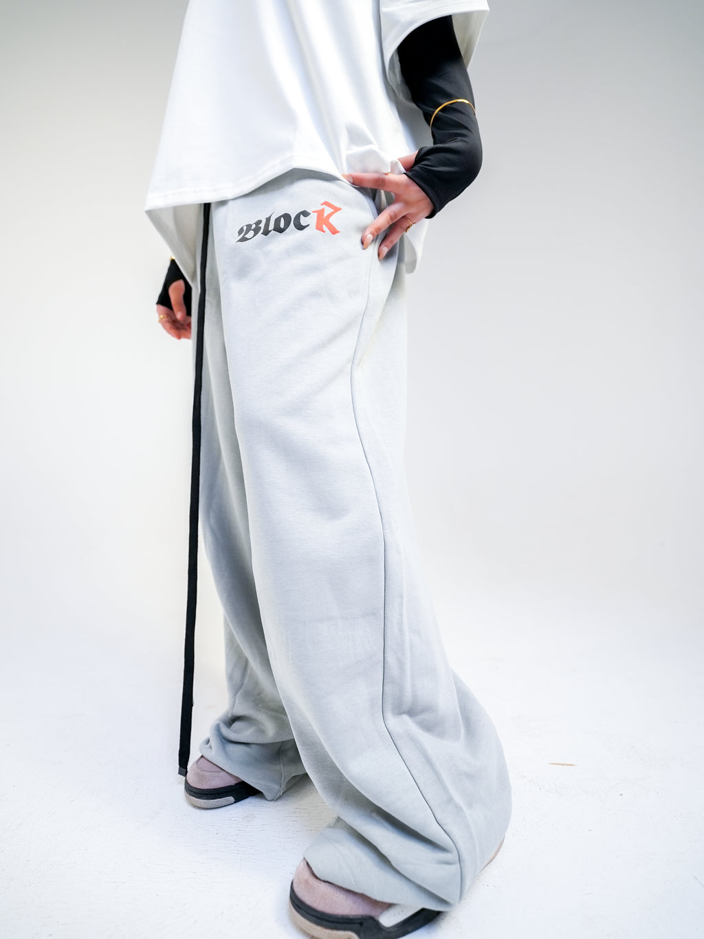 gray sweetpants