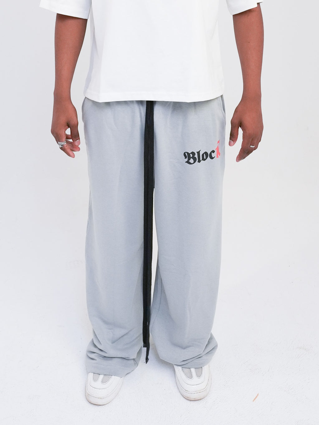 gray sweetpants