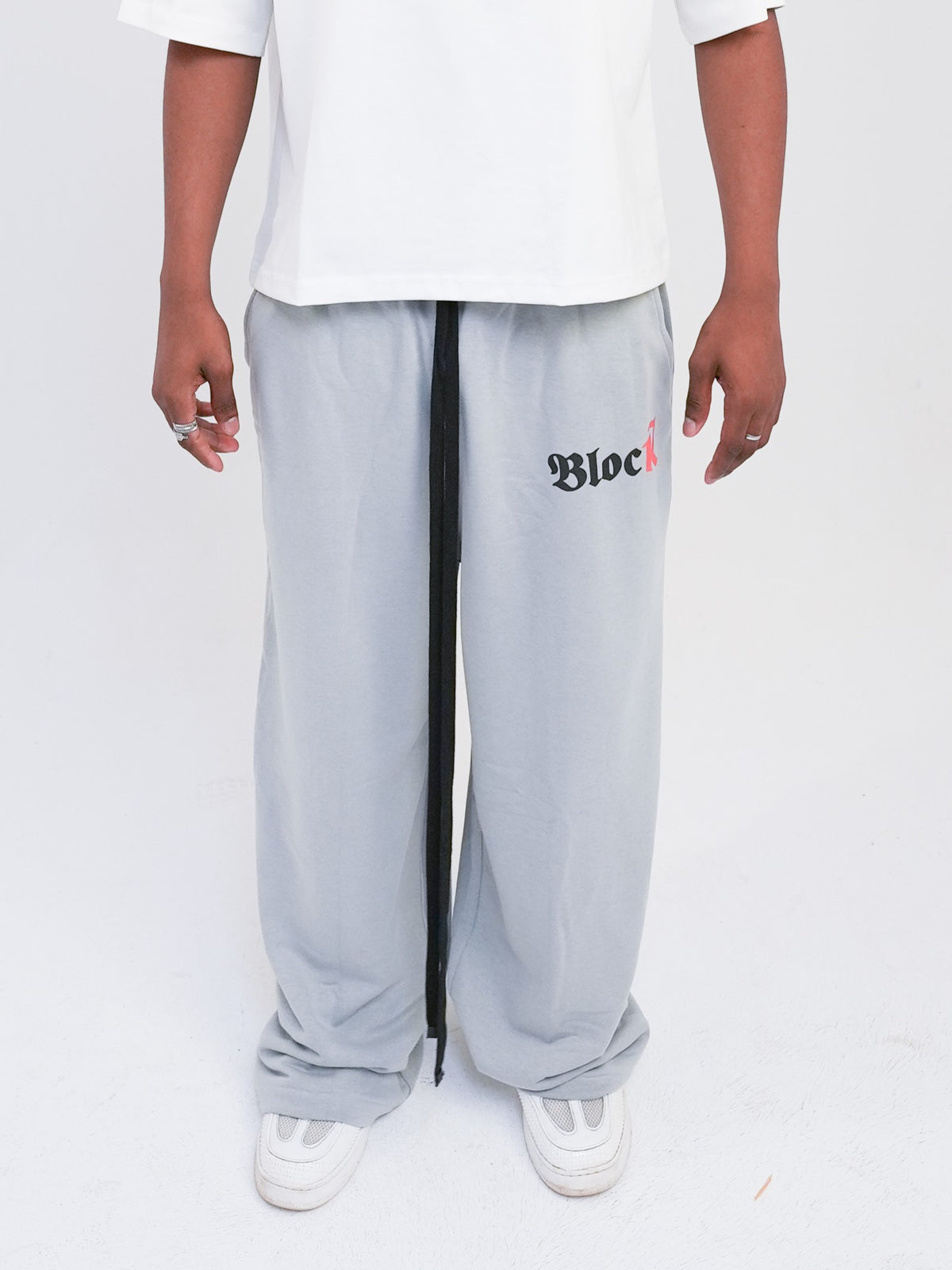gray sweetpants